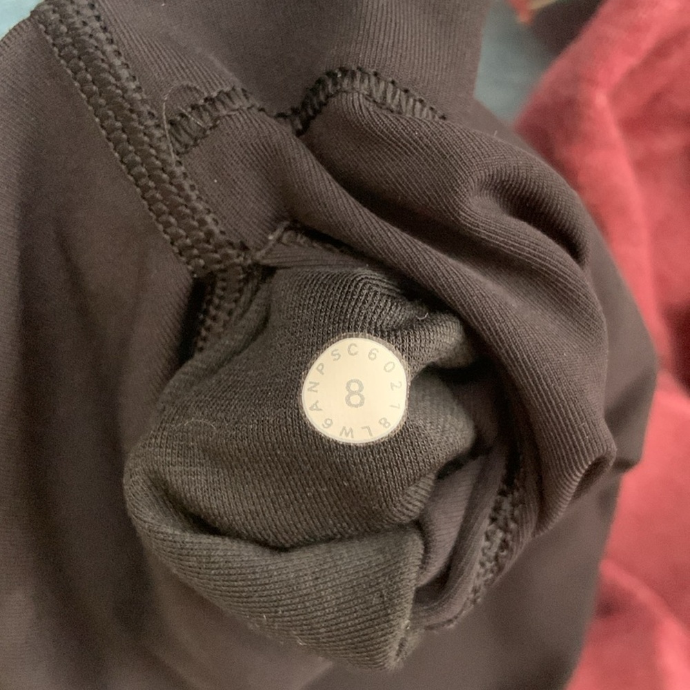 Lululemon Black Wunder Under High-Waisted Athletic Capri Leggings - Picture 9 of 10